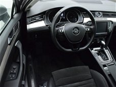 Volkswagen Passat Variant - 1.6 TDI DSG 120PK Highline (ACC/PANO/CAMERA)