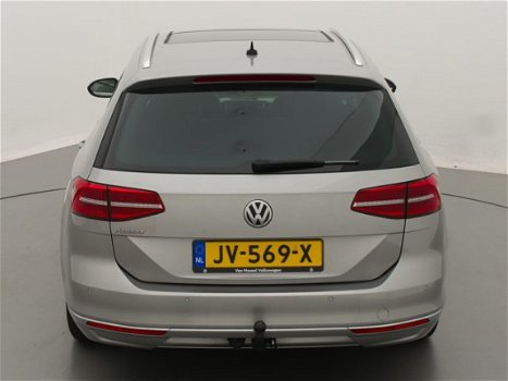 Volkswagen Passat Variant - 1.6 TDI DSG 120PK Highline (ACC/PANO/CAMERA) - 1