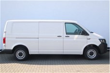 Volkswagen Transporter - 2.0 TDI 102 pk L2H1 Trendline Airco, Cruise control, Bijrijdersbank, Radio