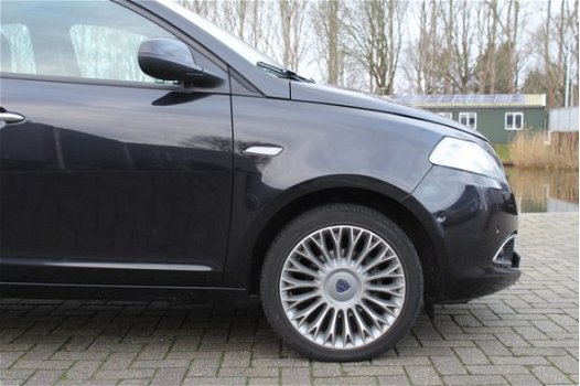 Lancia Y(psilon) - 0.9 TwinAir Platinum PANO/ECC/LMV MOOI - 1