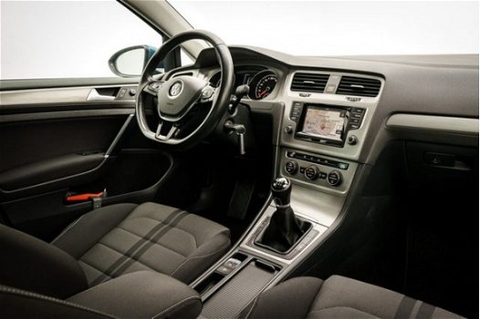Volkswagen Golf - 1.6 TDi 110 Pk Comfortline | Navigatie | Parkeersensoren | Privacy Glass - 1