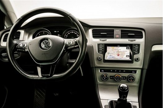 Volkswagen Golf - 1.6 TDi 110 Pk Comfortline | Navigatie | Parkeersensoren | Privacy Glass - 1
