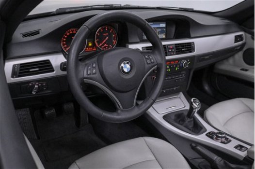 BMW 3-serie Cabrio - 320i Leder Cabrio Parkeersensoren Lichtmetalen velgen Climate Control Navigatie - 1