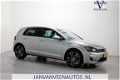 Volkswagen Golf - 1.4 TSI 204pk GTE DSG LED DAB+ Leder Navigatie Stoelverwarming ParkAssist - 1 - Thumbnail