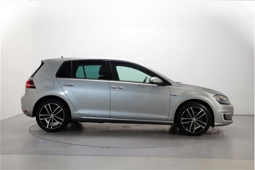 Volkswagen Golf - 1.4 TSI 204pk GTE DSG LED DAB+ Leder Navigatie Stoelverwarming ParkAssist - 1