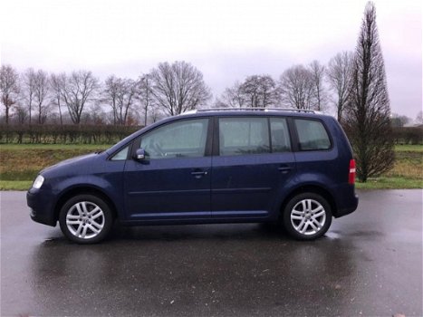 Volkswagen Touran - 1.6-16V FSI - 1