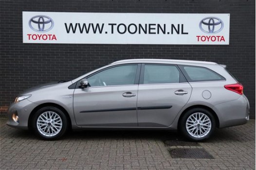 Toyota Auris Touring Sports - 1.8 Hybrid Executive Navigatie-Cruise control-Parkeersensoren voor ach - 1