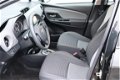 Toyota Yaris - 1.5 Hybrid Active Navigatie-Parkeercamera-NL auto - 1 - Thumbnail
