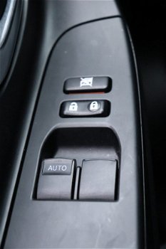 Toyota Yaris - 1.5 Hybrid Active Navigatie-Parkeercamera-NL auto - 1