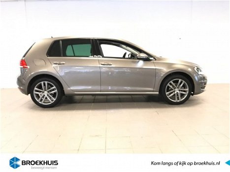 Volkswagen Golf - 1.2 TSI 111PK Highline | Navigatie | 5 drs | Parkeersens. V+ A met camera | Alcant - 1