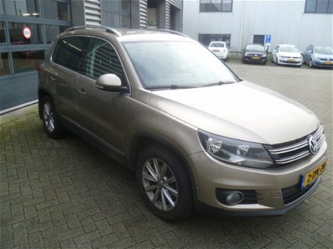 Volkswagen Tiguan - 1.4 TSI 160 pk Sport&Style Trekhaak | Navigatie | Leder - 1