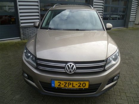 Volkswagen Tiguan - 1.4 TSI 160 pk Sport&Style Trekhaak | Navigatie | Leder - 1