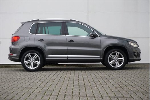 Volkswagen Tiguan - 1.4 TSI 120pk Sport&Style R-line Edition + Xenon Koplampen + Afneembare Trekhaak - 1