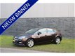 Opel Astra - 1.4 Turbo Blitz Navigatie, Trekhaak, 5-deurs, parkeersensoren, lichtmetalen velgen - 1 - Thumbnail