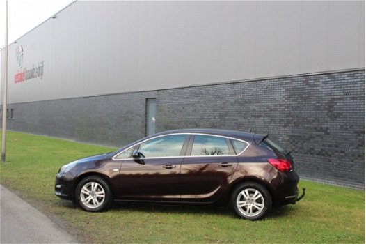 Opel Astra - 1.4 Turbo Blitz Navigatie, Trekhaak, 5-deurs, parkeersensoren, lichtmetalen velgen - 1