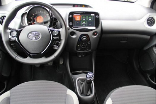 Toyota Aygo - 1.0 VVT-i x-play 5 DEURS/ AIRCO/ CAMERA/ CARPLAY - 1
