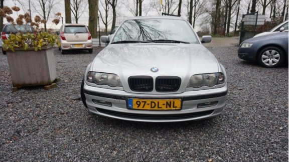 BMW 3-serie - 320i Executive 2e eigenaar clima airco nw-apk zeer nette BMW - 1