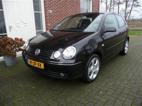 Volkswagen Polo - 1.4-16V Highline - 1