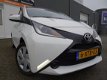 Toyota Aygo - 1.0 VVT-i x-play van 1ste Eig en navigatie en carkit en Led verlichting en airco - 1 - Thumbnail