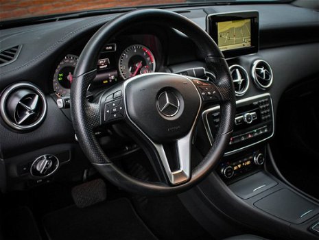 Mercedes-Benz A-klasse - 200 CDI Prestige AMG Styling / Leder / Navigatie - 1