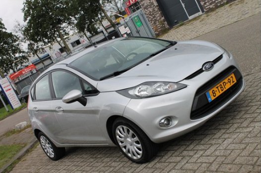 Ford Fiesta - 1.4 Titanium AUTOMAAT Huurkoop Inruil Garantie Service Apk - 1