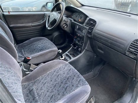 Opel Zafira - 1.6i 16V Comfort - 1