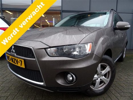 Mitsubishi Outlander - 2.2 DI-D Clear Tech Intro Edition *NAVIGATIE*CAMERA*TREKHAAK* 1e EIGENAAR*DEA - 1