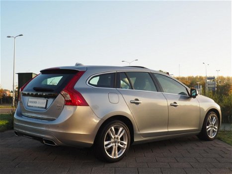 Volvo V60 - D6 AWD PLUG-IN HYBRID SUMMUM 17INCH/XENON/NAVI - 1