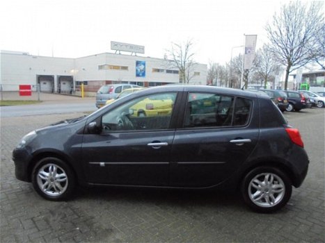 Renault Clio - 1.4-16V Dynamique Luxe 5DRS|AIRCO|TREKHAAK|NAP|APK04-2020 - 1