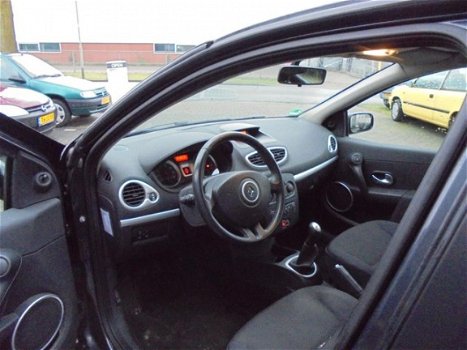 Renault Clio - 1.4-16V Dynamique Luxe 5DRS|AIRCO|TREKHAAK|NAP|APK04-2020 - 1