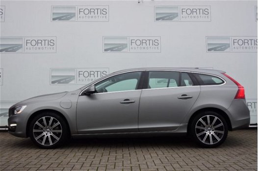 Volvo V60 - 2.4 D6 AWD Plug-In Hybrid Summum Marge auto/ Geen import/ Leder/ Sportstoel/ Standkachel - 1