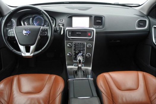 Volvo V60 - 2.4 D6 AWD Plug-In Hybrid Summum Marge auto/ Geen import/ Leder/ Sportstoel/ Standkachel - 1