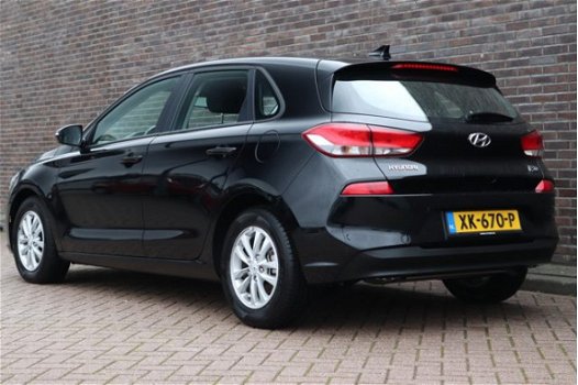 Hyundai i30 - 1.6 CRDi Comfort | Navigatie | Achteruitrijcamera | Climate control | Cruise control | - 1