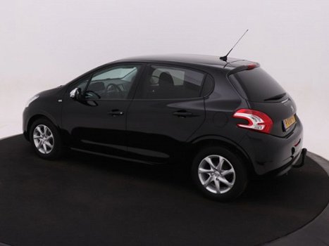 Peugeot 208 - 1.2 VTi Style 82 PK 5drs | navigatie | trekhaak | | NEFKENS DEAL | - 1