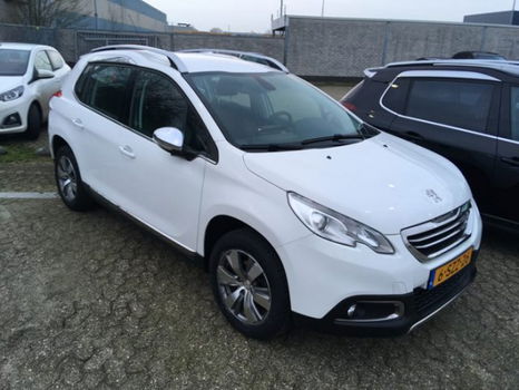 Peugeot 2008 - 1.2 82pk Allure | Navigatie | Climate Control | Half leder | Parkeersensoren | 16