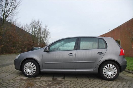 Volkswagen Golf - 1.6 FSI Trendline Business - 1