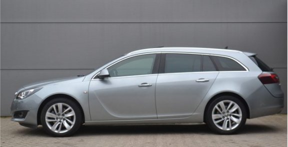 Opel Insignia Sports Tourer - 1.6 T 170PK Aut. Bose, Navi, Key-less, Schuif-kanteldak, 18 LMV - 1