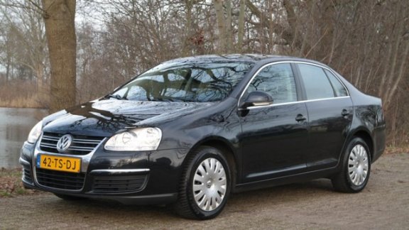 Volkswagen Jetta - 1.6 FSI Comfortline - 5deurs - Airco - Elek. pakket - Vol opties - Inruil mogelij - 1