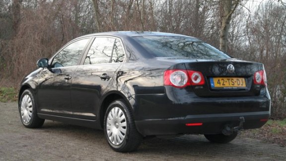 Volkswagen Jetta - 1.6 FSI Comfortline - 5deurs - Airco - Elek. pakket - Vol opties - Inruil mogelij - 1