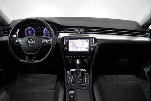 Volkswagen Passat Variant - 1.6 TDI Highline R-Line Automaat Org-NL/Panoramadak/Virtual-Cockpit/Groo - 1