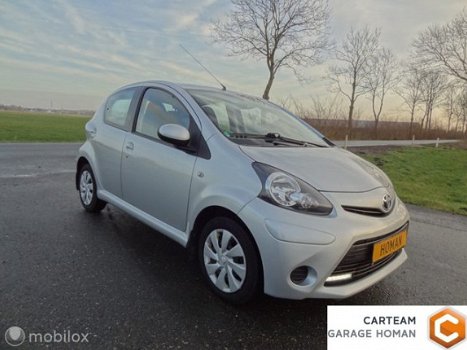 Toyota Aygo - 1.0 VVT-i Now Cool Go 5 drs Navigatie Dagverlichting - 1