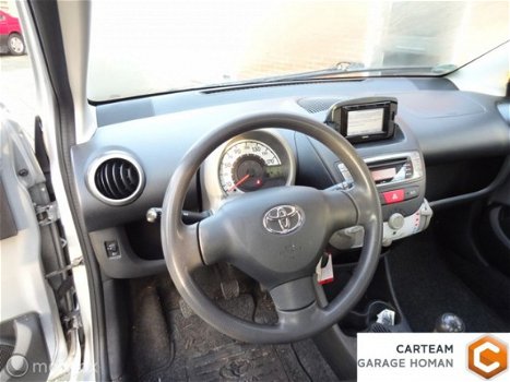 Toyota Aygo - 1.0 VVT-i Now Cool Go 5 drs Navigatie Dagverlichting - 1
