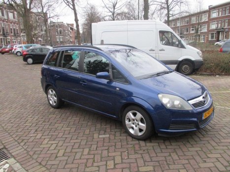 Opel Zafira - 2.2 Executive 1 jaar apk-nette auto-7 personen - 1