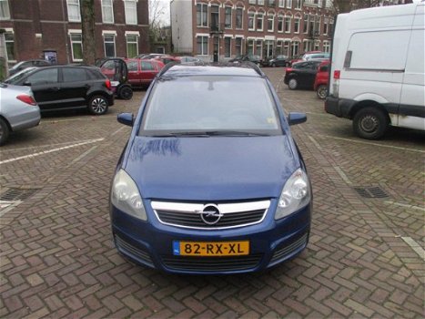 Opel Zafira - 2.2 Executive 1 jaar apk-nette auto-7 personen - 1