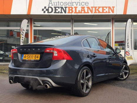 Volvo S60 - 1.6 T4 R-Design BJ.2013 / 180 PK / Xenon / Navi / 18