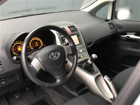 Toyota Auris - 1.6-16V Dynamic , Navigatie, BOVAG garantie, Nieuwe APK, Trekhaak, Cruise Control - 1