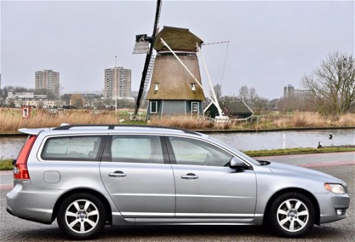 Volvo V70 - 1.6 D2 Nordic+ Dealer onderhouden, Leder, Navigatie - 1