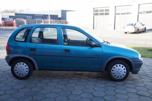 Opel Corsa - 1.4i Swing - 1