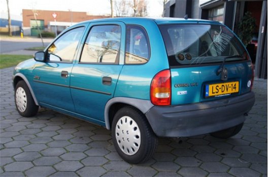 Opel Corsa - 1.4i Swing - 1