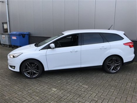 Ford Focus Wagon - 1.0 TITANIUM XENON / NAVI / AF.TREKHAAK / RIJKLAAR / BOVAG - 1